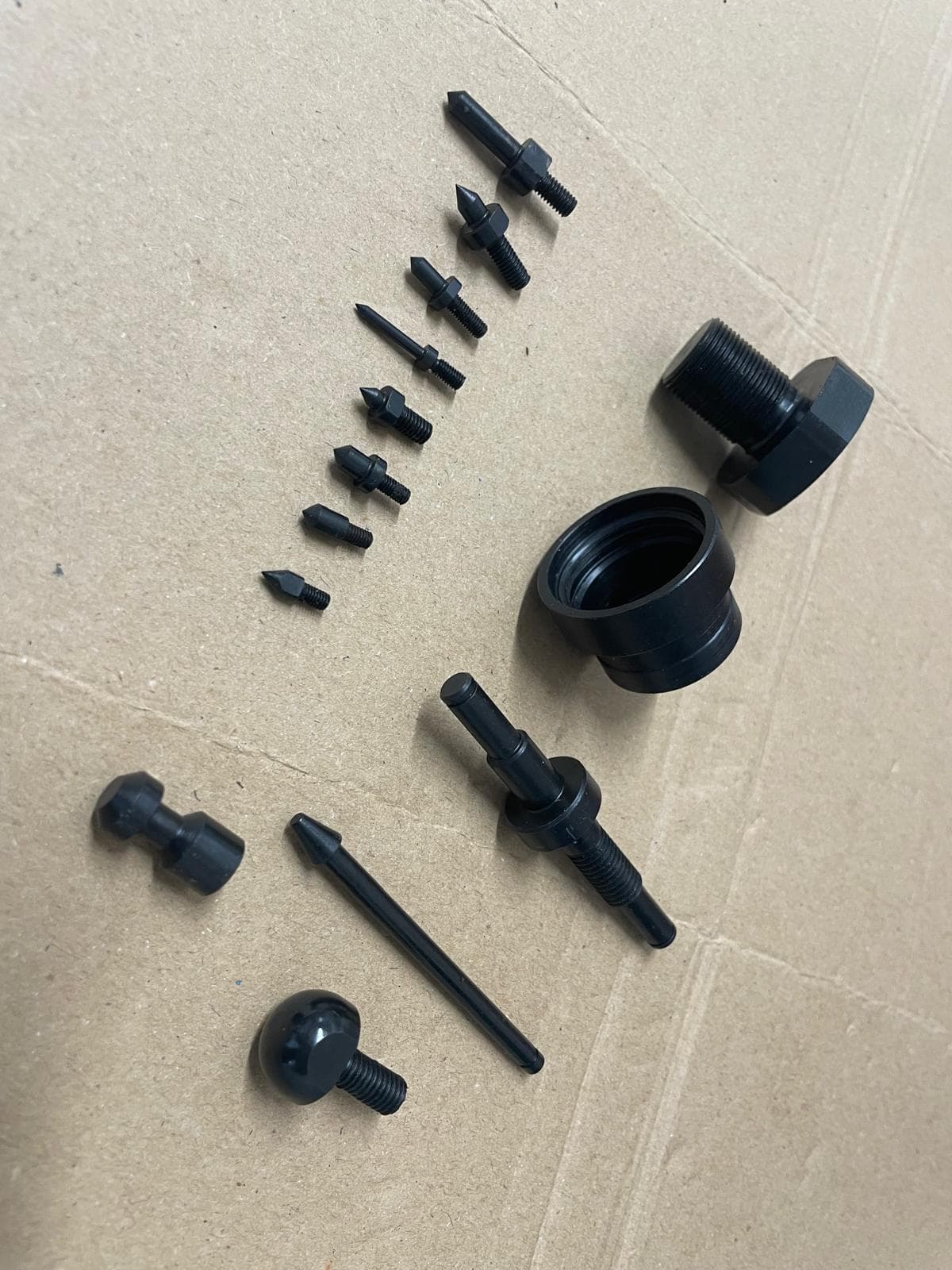 Díly po kalení a černění